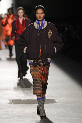 PFW - Dries Van Noten Runway A model walks the runway during the Dries Van Noten Womenswear Fall Winter 2026-2027 show as part of Paris Fashion Week on March 04, 2026 in Paris, France. Photo by Alain Gil Gonzalez ABACAPRESS.COM Paris France  Copyright: xGonzalezxAlain-Gil ABACAx