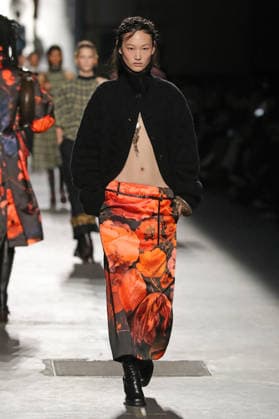 PFW - Dries Van Noten Runway A model walks the runway during the Dries Van Noten Womenswear Fall Winter 2026-2027 show as part of Paris Fashion Week on March 04, 2026 in Paris, France. Photo by Alain Gil Gonzalez ABACAPRESS.COM Paris France  Copyright: xGonzalezxAlain-Gil ABACAx