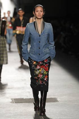 PFW - Dries Van Noten Runway A model walks the runway during the Dries Van Noten Womenswear Fall Winter 2026-2027 show as part of Paris Fashion Week on March 04, 2026 in Paris, France. Photo by Alain Gil Gonzalez ABACAPRESS.COM Paris France  Copyright: xGonzalezxAlain-Gil ABACAx