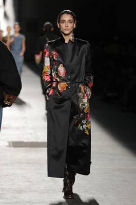 PFW - Dries Van Noten Runway A model walks the runway during the Dries Van Noten Womenswear Fall Winter 2026-2027 show as part of Paris Fashion Week on March 04, 2026 in Paris, France. Photo by Alain Gil Gonzalez ABACAPRESS.COM Paris France  Copyright: xGonzalezxAlain-Gil ABACAx