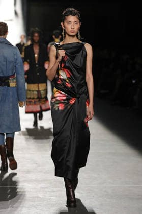 PFW - Dries Van Noten Runway A model walks the runway during the Dries Van Noten Womenswear Fall Winter 2026-2027 show as part of Paris Fashion Week on March 04, 2026 in Paris, France. Photo by Alain Gil Gonzalez ABACAPRESS.COM Paris France  Copyright: xGonzalezxAlain-Gil ABACAx