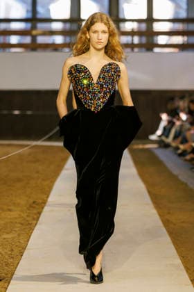 Stella McCartney Womens Ready to Wear Autumn Winter 2026 2027 fashion show during Paris Fashion Week PFW on March 8, 2026 clear 135 Translation results Translation results Stella McCartney Womens Ready to Wear Autumn Winter 2026 2027 Collection fashion show during Paris Fashion Week PFW on March 8, 2026 Paris France  Copyright: xAgencex xBestimagexAgencex xBestimagex