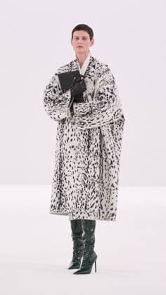 Tom Ford fashion show Womens Ready to Wear Autumn Winter 2026 2027 Collection during Paris Fashion Week PFW on March 4, 2026 Tom Ford fashion show Womens Ready to Wear Autumn Winter 2026 2027 Collection during Paris Fashion Week PFW on March 4, 2026 Paris France  Copyright: xAgencex xBestimagexAgencex xBestimagex