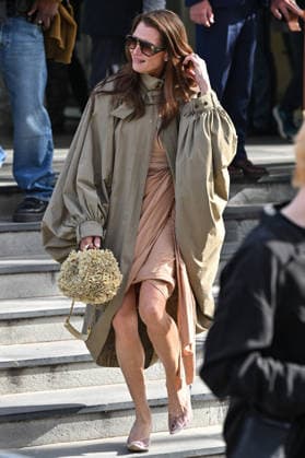 PFW Chloe Outside Arrivals Brooke Shields arriving at the Chloeshow during Fashion Week in Paris, France on March 5, 2026. Photo by Julien Reynaud APS-Medias ABACAPRESS.COM Paris France  Copyright: xReynaudxJulien APS-Medias ABACAx