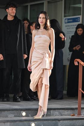 PFW Chloe Outside Arrivals Alexa Chung arriving at the Chloeshow during Fashion Week in Paris, France on March 5, 2026. Photo by Julien Reynaud APS-Medias ABACAPRESS.COM Paris France  Copyright: xReynaudxJulien APS-Medias ABACAx