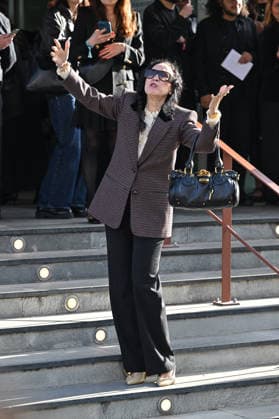 PFW Chloe Outside Arrivals Guest arriving at the Chloeshow during Fashion Week in Paris, France on March 5, 2026. Photo by Julien Reynaud APS-Medias ABACAPRESS.COM Paris France  Copyright: xReynaudxJulien APS-Medias ABACAx
