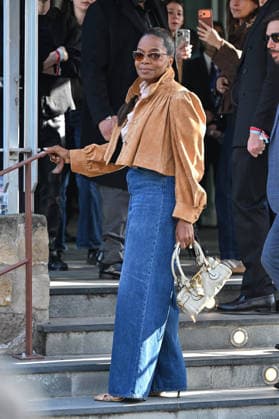 PFW Chloe Outside Arrivals Oprah Winfrey arriving at the Chloeshow during Fashion Week in Paris, France on March 5, 2026. Photo by Julien Reynaud APS-Medias ABACAPRESS.COM Paris France  Copyright: xReynaudxJulien APS-Medias ABACAx