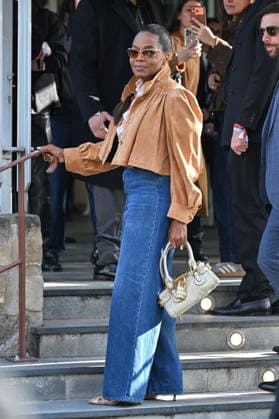 PFW Chloe Outside Arrivals Oprah Winfrey arriving at the Chloeshow during Fashion Week in Paris, France on March 5, 2026. Photo by Julien Reynaud APS-Medias ABACAPRESS.COM Paris France  Copyright: xReynaudxJulien APS-Medias ABACAx