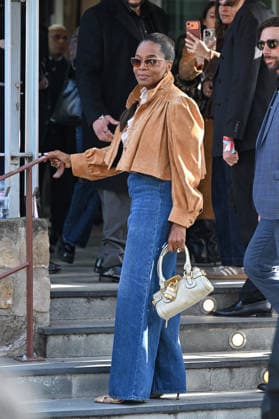 PFW Chloe Outside Arrivals Oprah Winfrey arriving at the Chloeshow during Fashion Week in Paris, France on March 5, 2026. Photo by Julien Reynaud APS-Medias ABACAPRESS.COM Paris France  Copyright: xReynaudxJulien APS-Medias ABACAx