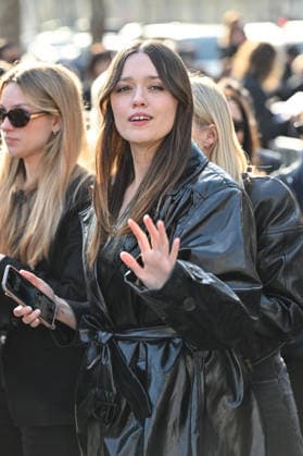 PFW Chloe Outside Arrivals Aimee Lou Wood arriving at the Chloeshow during Fashion Week in Paris, France on March 5, 2026. Photo by Julien Reynaud APS-Medias ABACAPRESS.COM Paris France  Copyright: xReynaudxJulien APS-Medias ABACAx