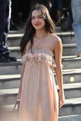 PFW Chloe Outside Arrivals Olivia Rodrigo arriving at the Chloeshow during Fashion Week in Paris, France on March 5, 2026. Photo by Julien Reynaud APS-Medias ABACAPRESS.COM Paris France  Copyright: xReynaudxJulien APS-Medias ABACAx