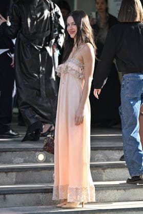 PFW Chloe Outside Arrivals Olivia Rodrigo arriving at the Chloeshow during Fashion Week in Paris, France on March 5, 2026. Photo by Julien Reynaud APS-Medias ABACAPRESS.COM Paris France  Copyright: xReynaudxJulien APS-Medias ABACAx