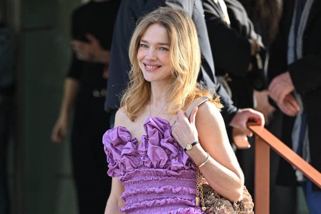 PFW Chloe Outside Arrivals Natalia Vodianova arriving at the Chloeshow during Fashion Week in Paris, France on March 5, 2026. Photo by Julien Reynaud APS-Medias ABACAPRESS.COM Paris France  Copyright: xReynaudxJulien APS-Medias ABACAx