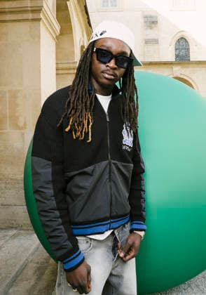 La rafleuze au défilé Collection Off White Prêt à Porter Automne Hiver 2026 2027 au lycée Henri IV lors de la Fashion Week de Paris, le 5 mars 2026 Sam Delpech Bestimage Off White Fashion Show Ready to Wear Fall Winter 2026 2027 Collection, at Henri IV High School during Paris Fashion Week, on March 5th, 2026 Paris France  Copyright: xSamxDelpechx xBestimagexSamxDelpechx xBestimagex