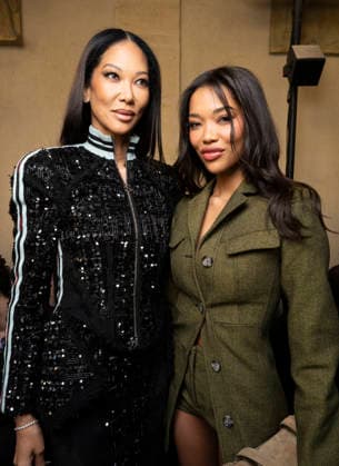 Kimora Lee Simons et Ming Lee Simons au défilé Collection Off White Prêt à Porter Automne Hiver 2026 2027 au lycée Henri IV lors de la Fashion Week de Paris, le 5 mars 2026 Sam Delpech Bestimage Off White Fashion Show Ready to Wear Fall Winter 2026 2027 Collection, at Henri IV High School during Paris Fashion Week, on March 5th, 2026 Paris France  Copyright: xSamxDelpechx xBestimagexSamxDelpechx xBestimagex