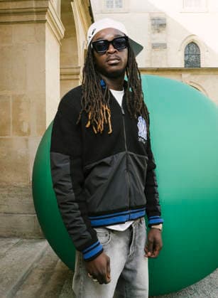 La rafleuze au défilé Collection Off White Prêt à Porter Automne Hiver 2026 2027 au lycée Henri IV lors de la Fashion Week de Paris, le 5 mars 2026 Sam Delpech Bestimage Off White Fashion Show Ready to Wear Fall Winter 2026 2027 Collection, at Henri IV High School during Paris Fashion Week, on March 5th, 2026 Paris France  Copyright: xSamxDelpechx xBestimagexSamxDelpechx xBestimagex