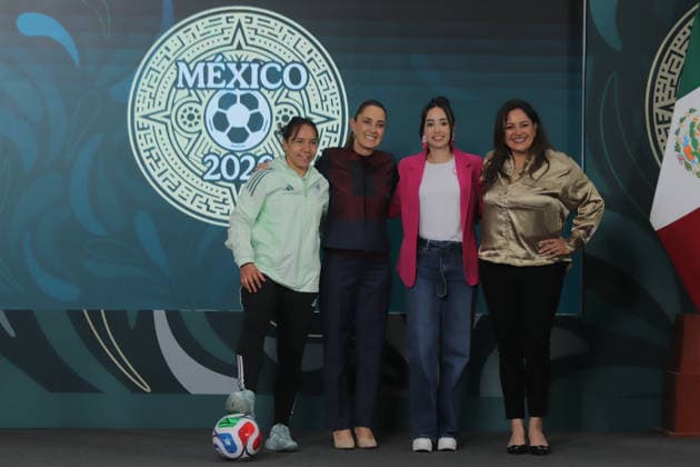 (L-R) Professional soccer player Charlyn Corral Ang, MexicoÃ¢â‚¬â ¢s President Claudia Sheinbaum Pardo, international soccer referee Katia Itzel GarcoÂ­a and sports journalist Gabriela FernoÂ¡ndez de Lara, pose during a briefing on the contest Represent Mexico at the Opening of the 2026 FIFA World Cup, through the so-called President s ticket at National Palace. on March 5, 2026 in Mexico City, Mexico. Mexico City Mexico  - ZUMAe321 20260305_zia_e321_001 Copyright: xCarlosxSantiagox