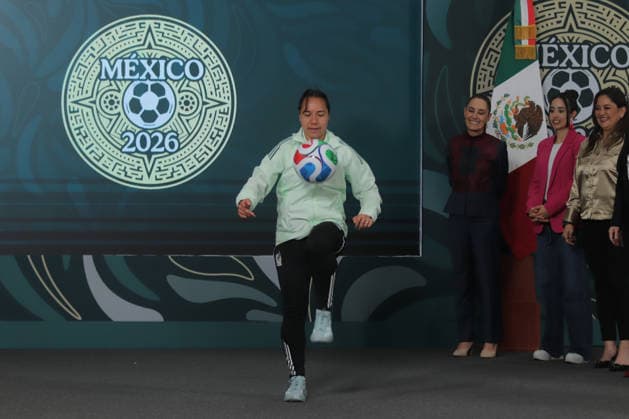 Charlyn Corral Ang, professional soccer player Juggling the ball during a briefing on the contest Represent Mexico at the Opening of the 2026 FIFA World Cup, through the so-called President s ticket at National Palace. on March 5, 2026 in Mexico City, Mexico. Mexico City Mexico - ZUMAe321 20260305_zia_e321_006 Copyright: xCarlosxSantiagox