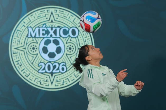 Charlyn Corral Ang, professional soccer player Juggling the ball during a briefing on the contest Represent Mexico at the Opening of the 2026 FIFA World Cup, through the so-called President s ticket at National Palace. on March 5, 2026 in Mexico City, Mexico. Mexico City Mexico - ZUMAe321 20260305_zia_e321_007 Copyright: xCarlosxSantiagox