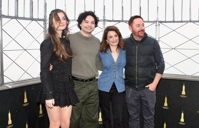 RECORD DATE NOT STATED Max Burkholder, Alanna Ubach, Scott Grimes, and Giorgia Whigham visit Empire State Building for a photo opportunity to celebrate the premiere TED Season 2. (NEW) Max Burkholder, Alanna Ubach, Scott Grimes, and Giorgia Whigham visit Empire State Building for a photo opportunity to celebrate the premiere TED Season 2. March 5, 2026, New York, USA: (L-R) Giorgia Whigham, Max Burkholder, Alanna Ubach and Scott Grimes visit the Empire State Building Observatory for a photo opportunity to celebrate the premiere TED Season 2 on Thursday, March 5 only on Peacock. Credit: Niyi Fote Thenews2 (Foto: Niyi Fote Thenews2 imago images) Max Burkholder, Alanna Ubach, Scott Grimes, and Giorgia Whigham visit Empire State Building for a photo opportunity to ce Copyright: xNiyixFotex