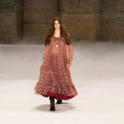 Paris fashion week Womenwear FALL WINTER 2026 2027 CHLOE 5th March 2026 sylvie lefort photography MAXPPP 05 03 2026 @sylvie Lefort Photography MAXPPP 05 03 26 Models present creations from the Womenswear FALL WINTER 2026 2027collection by CHLOE during the Paris Fashion Week, in Paris, France 5th March 2026 The presentation of the Womens collections from March 2nd to March 10th 26  Copyright: xMAXPPPxsylviexlefortxphotographyx LFR202603055132 LFR202603055132