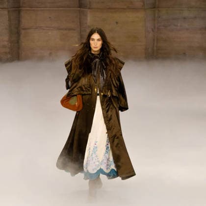 Paris fashion week Womenwear FALL WINTER 2026 2027 CHLOE 5th March 2026 sylvie lefort photography MAXPPP 05 03 2026 @sylvie Lefort Photography MAXPPP 05 03 26 Models present creations from the Womenswear FALL WINTER 2026 2027collection by CHLOE during the Paris Fashion Week, in Paris, France 5th March 2026 The presentation of the Womens collections from March 2nd to March 10th 26  Copyright: xMAXPPPxsylviexlefortxphotographyx LFR202603055197 LFR202603055197