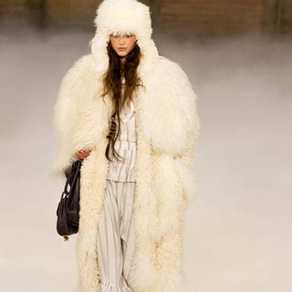 Paris fashion week Womenwear FALL WINTER 2026 2027 CHLOE 5th March 2026 sylvie lefort photography MAXPPP 05 03 2026 @sylvie Lefort Photography MAXPPP 05 03 26 Models present creations from the Womenswear FALL WINTER 2026 2027collection by CHLOE during the Paris Fashion Week, in Paris, France 5th March 2026 The presentation of the Womens collections from March 2nd to March 10th 26  Copyright: xMAXPPPxsylviexlefortxphotographyx LFR202603055199 LFR202603055199