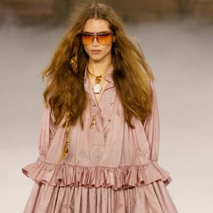 Paris fashion week Womenwear FALL WINTER 2026 2027 CHLOE 5th March 2026 sylvie lefort photography MAXPPP 05 03 2026 @sylvie Lefort Photography MAXPPP 05 03 26 Models present creations from the Womenswear FALL WINTER 2026 2027collection by CHLOE during the Paris Fashion Week, in Paris, France 5th March 2026 The presentation of the Womens collections from March 2nd to March 10th 26  Copyright: xMAXPPPxsylviexlefortxphotographyx LFR202603055200 LFR202603055200
