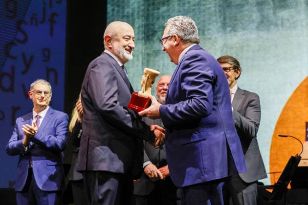 Gala award ceremony of the Azorín Novel Prize 2026 The president of the Diputación de Alicante, Toni Pérez d , presents the Azorín Novel Prize 2026 to the director and editor of the literary agency Editabundo, Pablo Álvarez i , on March 5, 2026, in Alicante, Valencian Community Spain The Azorín Novel Prize 2026, endowed with 45,000 euros, celebrates its 33rd edition this Thursday in the Auditorium of the Diputación de Alicante Ten works, selected from 735 originals, opt for the award that reflects the growing presence of thrillers and historical novels in the current narrative 05 MARCH 2026 PREMIO NOVELA LIBRO PREMIO AZORÍN LITERATURA Joaquín P Alicante Comunidad Valenciana Alicante Comunidad Valenciana Espana Copyright: xJoaquinxP.xReinax 7341800