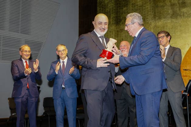 Gala award ceremony of the Azorín Novel Prize 2026 The president of the Diputación de Alicante, Toni Pérez d , presents the Azorín Novel Prize 2026 to the director and editor of the literary agency Editabundo, Pablo Álvarez i , on March 5, 2026, in Alicante, Valencian Community Spain The Azorín Novel Prize 2026, endowed with 45,000 euros, celebrates its 33rd edition this Thursday in the Auditorium of the Diputación de Alicante Ten works, selected from 735 originals, opt for the award that reflects the growing presence of thrillers and historical novels in the current narrative 05 MARCH 2026 PREMIO NOVELA LIBRO PREMIO AZORÍN LITERATURA Joaquín P Alicante Comunidad Valenciana Alicante Comunidad Valenciana Espana Copyright: xJoaquinxP.xReinax 7341802
