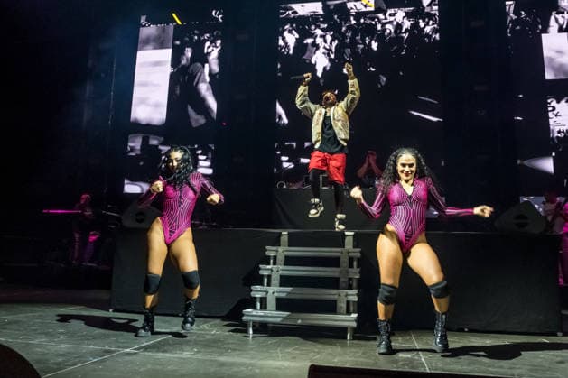 Sean Paul plays a show of his TIMELESS TOUR on March 5, 2026 at the QUARTERBACK Immobilien ARENA Leipzig In front of an almost sold-out venue, the dancehall star delivers an energetic performance with his best-known hits, accompanied by a DJ and an elaborate light and video production, while the audience in the arena dances and sings along ï¿¼ Sean Paul Lei