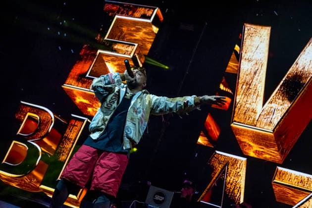 Sean Paul plays a show of his TIMELESS TOUR on March 5, 2026 at the QUARTERBACK Immobilien ARENA Leipzig In front of an almost sold-out venue, the dancehall star delivers an energetic performance with his best-known hits, accompanied by a DJ and an elaborate light and video production, while the audience in the arena dances and sings along ï¿¼ Sean Paul Lei