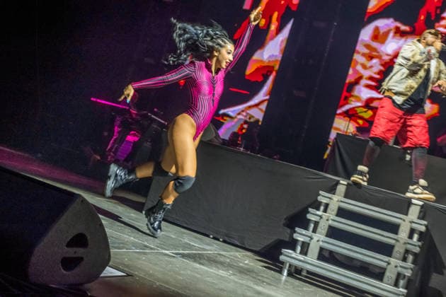 Sean Paul plays a show of his TIMELESS TOUR on March 5, 2026 at the QUARTERBACK Immobilien ARENA Leipzig In front of an almost sold-out venue, the dancehall star delivers an energetic performance with his best-known hits, accompanied by a DJ and an elaborate light and video production, while the audience in the arena dances and sings along ï¿¼ Sean Paul Lei