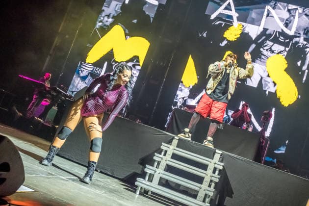 Sean Paul plays a show of his TIMELESS TOUR on March 5, 2026 at the QUARTERBACK Immobilien ARENA Leipzig In front of an almost sold-out venue, the dancehall star delivers an energetic performance with his best-known hits, accompanied by a DJ and an elaborate light and video production, while the audience in the arena dances and sings along ï¿¼ Sean Paul Lei
