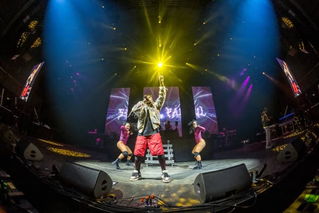 Sean Paul plays a show of his TIMELESS TOUR on March 5, 2026 at the QUARTERBACK Immobilien ARENA Leipzig In front of an almost sold-out venue, the dancehall star delivers an energetic performance with his best-known hits, accompanied by a DJ and an elaborate light and video production, while the audience in the arena dances and sings along ï¿¼ Sean Paul Lei
