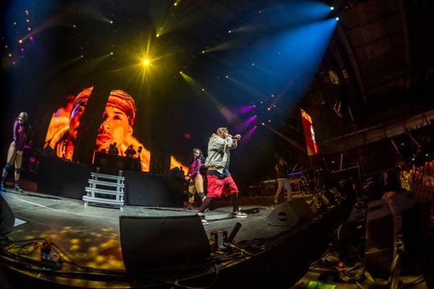 Sean Paul plays a show of his TIMELESS TOUR on March 5, 2026 at the QUARTERBACK Immobilien ARENA Leipzig In front of an almost sold-out venue, the dancehall star delivers an energetic performance with his best-known hits, accompanied by a DJ and an elaborate light and video production, while the audience in the arena dances and sings along ï¿¼ Sean Paul Lei