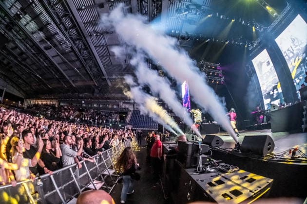 Sean Paul plays a show of his TIMELESS TOUR on March 5, 2026 at the QUARTERBACK Immobilien ARENA Leipzig In front of an almost sold-out venue, the dancehall star delivers an energetic performance with his best-known hits, accompanied by a DJ and an elaborate light and video production, while the audience in the arena dances and sings along ï¿¼ Sean Paul Lei