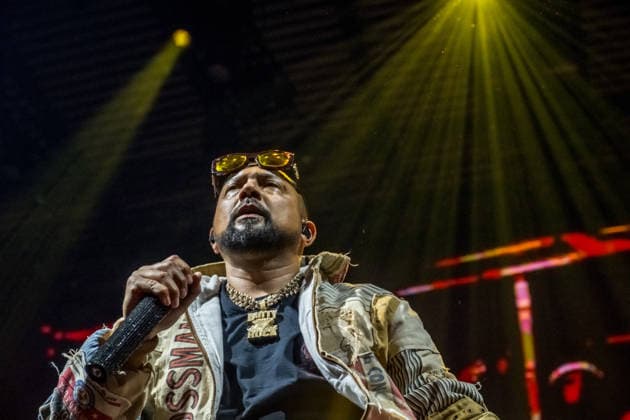 Sean Paul plays a show of his TIMELESS TOUR on March 5, 2026 at the QUARTERBACK Immobilien ARENA Leipzig In front of an almost sold-out venue, the dancehall star delivers an energetic performance with his best-known hits, accompanied by a DJ and an elaborate light and video production, while the audience in the arena dances and sings along ï¿¼ Sean Paul Lei