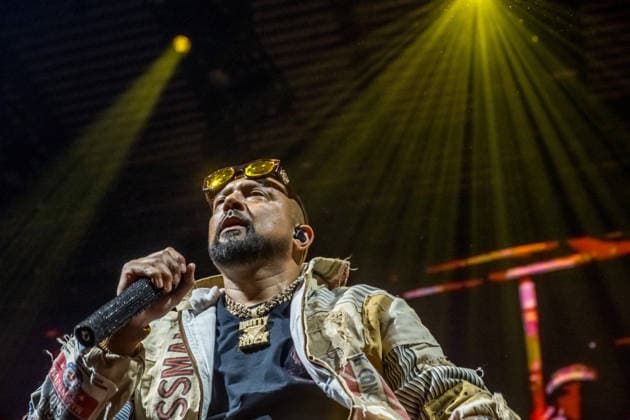 Sean Paul plays a show of his TIMELESS TOUR on March 5, 2026 at the QUARTERBACK Immobilien ARENA Leipzig In front of an almost sold-out venue, the dancehall star delivers an energetic performance with his best-known hits, accompanied by a DJ and an elaborate light and video production, while the audience in the arena dances and sings along ï¿¼ Sean Paul Lei
