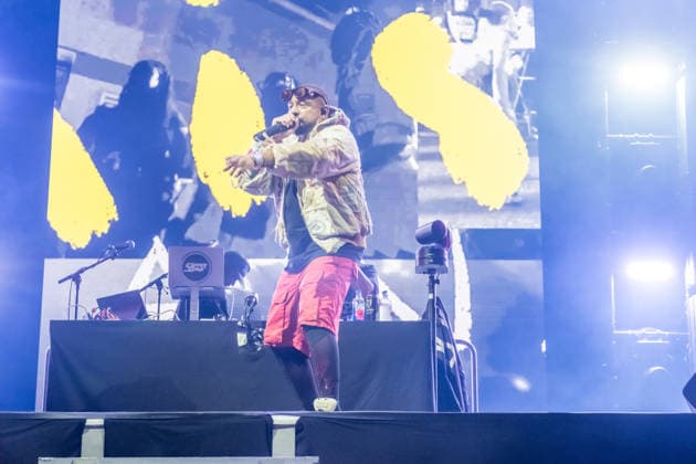 Sean Paul plays a show of his TIMELESS TOUR on March 5, 2026 at the QUARTERBACK Immobilien ARENA Leipzig In front of an almost sold-out venue, the dancehall star delivers an energetic performance with his best-known hits, accompanied by a DJ and an elaborate light and video production, while the audience in the arena dances and sings along ï¿¼ Sean Paul Lei
