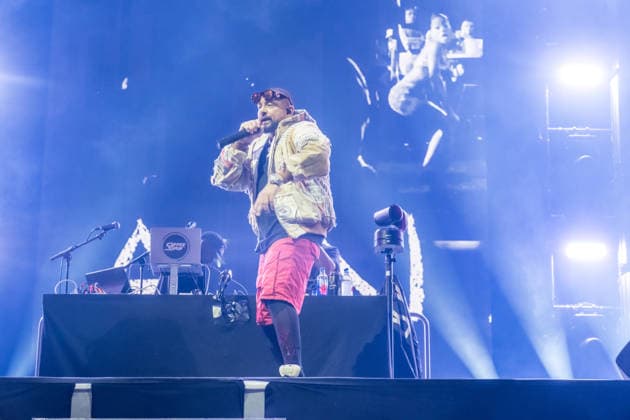 Sean Paul plays a show of his TIMELESS TOUR on March 5, 2026 at the QUARTERBACK Immobilien ARENA Leipzig In front of an almost sold-out venue, the dancehall star delivers an energetic performance with his best-known hits, accompanied by a DJ and an elaborate light and video production, while the audience in the arena dances and sings along ï¿¼ Sean Paul Lei