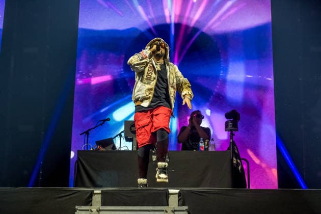 Sean Paul plays a show of his TIMELESS TOUR on March 5, 2026 at the QUARTERBACK Immobilien ARENA Leipzig In front of an almost sold-out venue, the dancehall star delivers an energetic performance with his best-known hits, accompanied by a DJ and an elaborate light and video production, while the audience in the arena dances and sings along ï¿¼ Sean Paul Lei
