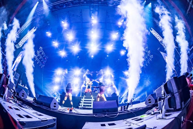 Sean Paul plays a show of his TIMELESS TOUR on March 5, 2026 at the QUARTERBACK Immobilien ARENA Leipzig In front of an almost sold-out venue, the dancehall star delivers an energetic performance with his best-known hits, accompanied by a DJ and an elaborate light and video production, while the audience in the arena dances and sings along ï¿¼ Sean Paul Lei