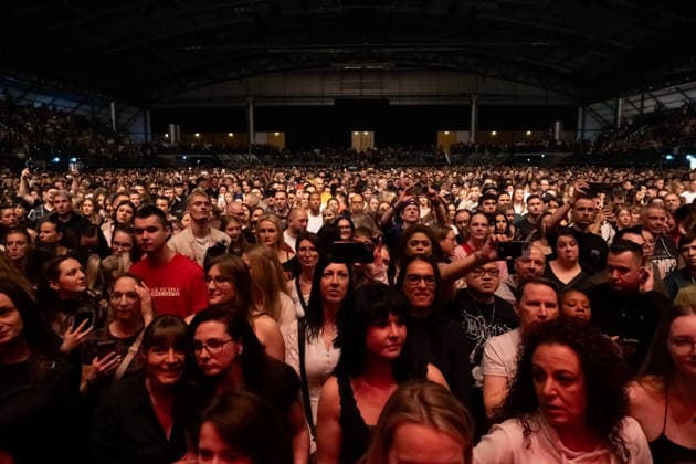 Sean Paul plays a show of his TIMELESS TOUR on March 5, 2026 at the QUARTERBACK Immobilien ARENA Leipzig In front of an almost sold-out venue, the dancehall star delivers an energetic performance with his best-known hits, accompanied by a DJ and an elaborate light and video production, while the audience in the arena dances and sings along ï¿¼ Sean Paul Lei
