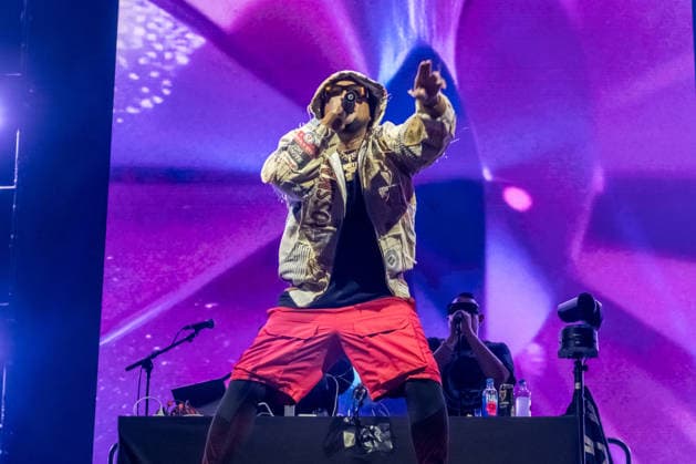 Sean Paul plays a show of his TIMELESS TOUR on March 5, 2026 at the QUARTERBACK Immobilien ARENA Leipzig In front of an almost sold-out venue, the dancehall star delivers an energetic performance with his best-known hits, accompanied by a DJ and an elaborate light and video production, while the audience in the arena dances and sings along ï¿¼ Sean Paul Lei