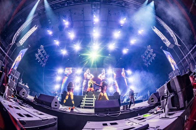 Sean Paul plays a show of his TIMELESS TOUR on March 5, 2026 at the QUARTERBACK Immobilien ARENA Leipzig In front of an almost sold-out venue, the dancehall star delivers an energetic performance with his best-known hits, accompanied by a DJ and an elaborate light and video production, while the audience in the arena dances and sings along ï¿¼ Sean Paul Lei