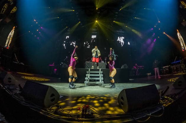Sean Paul plays a show of his TIMELESS TOUR on March 5, 2026 at the QUARTERBACK Immobilien ARENA Leipzig In front of an almost sold-out venue, the dancehall star delivers an energetic performance with his best-known hits, accompanied by a DJ and an elaborate light and video production, while the audience in the arena dances and sings along ï¿¼ Sean Paul Lei
