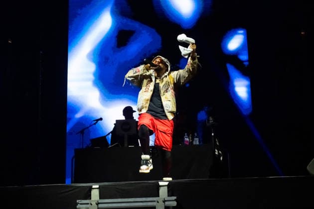 Sean Paul plays a show of his TIMELESS TOUR on March 5, 2026 at the QUARTERBACK Immobilien ARENA Leipzig In front of an almost sold-out venue, the dancehall star delivers an energetic performance with his best-known hits, accompanied by a DJ and an elaborate light and video production, while the audience in the arena dances and sings along ï¿¼ Sean Paul Lei
