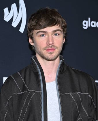 37th Annual GLAAD Media Awards Miles Heizer arriving to the 37th Annual GLAAD Media Awards held at the Beverly Hilton Hotel on March 5, 2026 in Beverly Hills, Ca. Beverly Hills Beverly Hilton Hotel California USA Copyright: xLISAxOConnor xAFF-USA.COMx