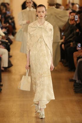 PFW - Uma Wang Runway A model walks the runway during the Uma Wang Womenswear Fall Winter 2026-2027 show as part of Paris Fashion Week on March 05, 2026 in Paris, France. Photo by Alain Gil Gonzalez ABACAPRESS.COM Paris France  Copyright: xGonzalezxAlain-Gil ABACAx